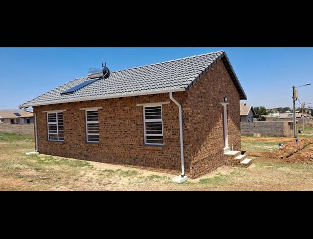 2 BEDROOM HOUSE FOR SALE IN LENASIA SOUTH